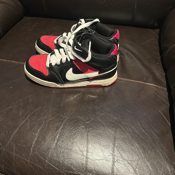 Nike - Picture 4 of 6